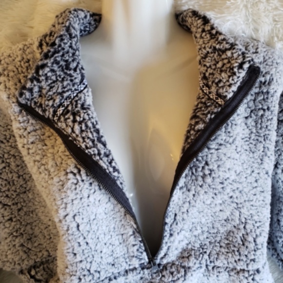 Sherpa Cozy Pockets Sweater Top Host Pick - Picture 7 of 10